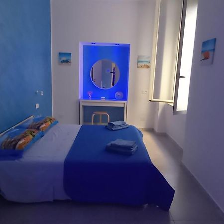 Casa Vacanze La Fenice Наполи Екстериор снимка