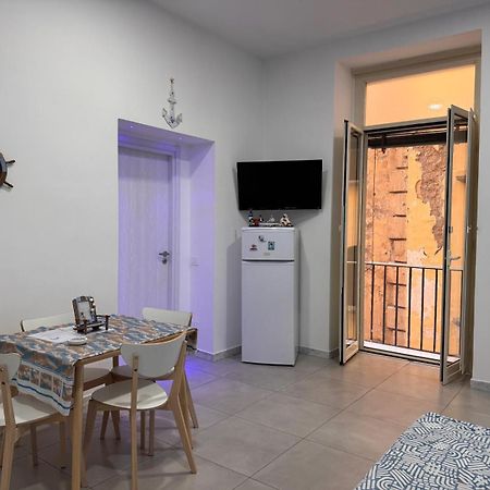 Casa Vacanze La Fenice Наполи Екстериор снимка